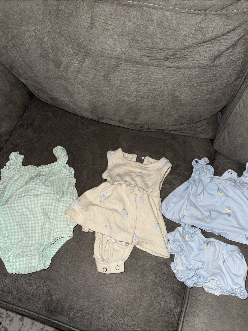 Baby Girl Newborn Outfits- Like New